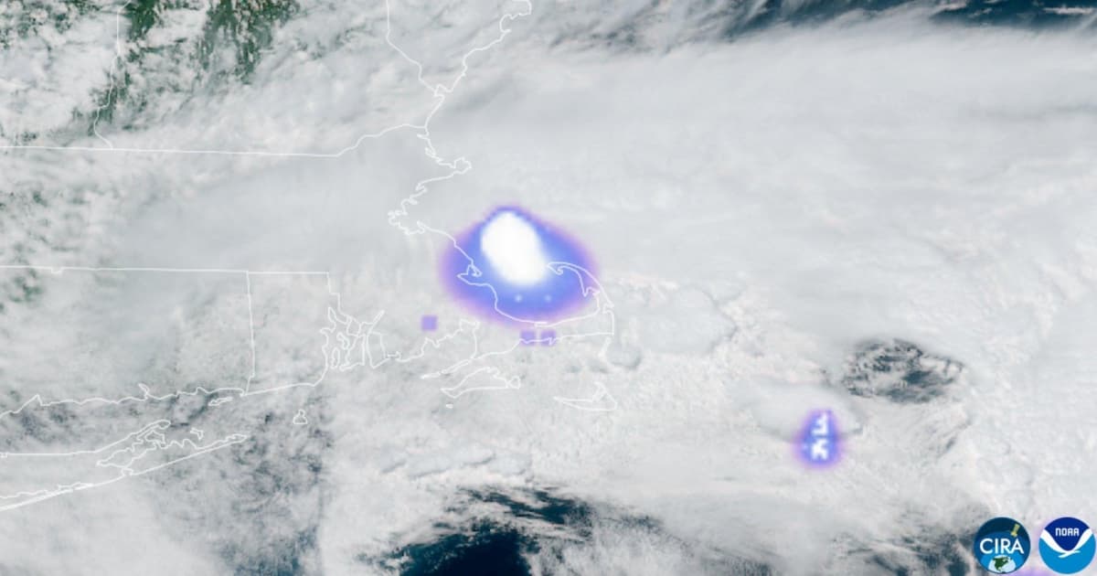 流星冲向地球 距地高度64公里 美国上空爆炸