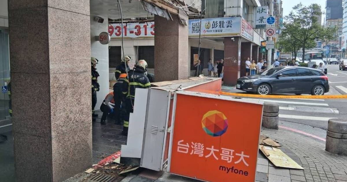 台湾大哥大招牌掉落 2女被砸伤3机车受损