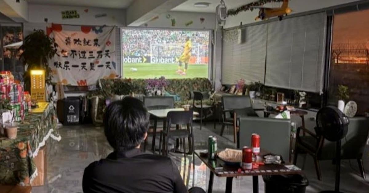 杭州咖啡店邀4000人看世足 结果自己包场