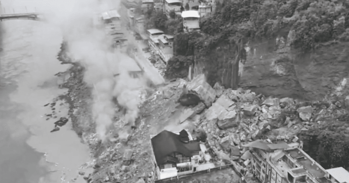 重庆山体坍塌 记录仪拍下惊魂瞬间