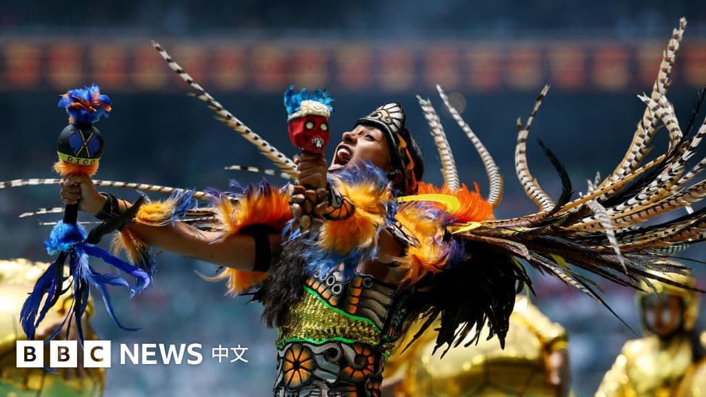 世界盃墨西哥揭幕:夏奇拉熱鬧開唱,場外數百人抗議