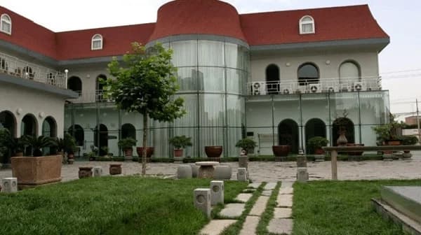 Guanfu Museum in Hot Water After Online Claims Link Statue to Unsolved Theft