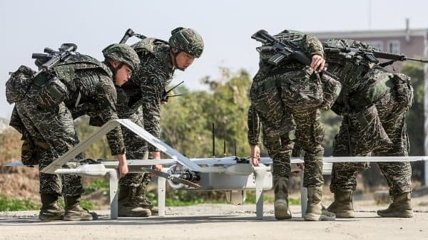 台立院审无人机条例 防长:400亿混一起 权责混淆且窒碍难行(图)
