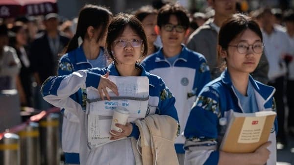 中国大二学生哭诉:电商专业就是个骗局圈钱工具(图)