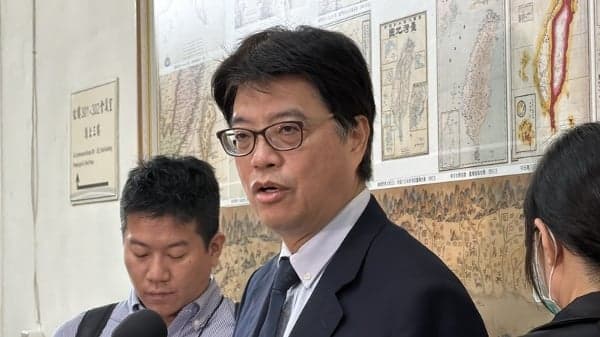 饶庆铃录影参与海峡论坛遭查处 邱垂正:拒绝中共“养套杀”(图)