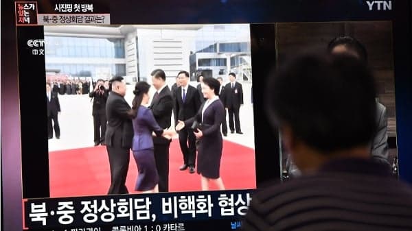 习近平夫妇访朝 金正恩对蓬佩奥直言:中国人是骗子(图)