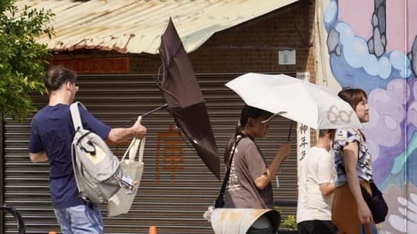 巴威袭台 全台累计疏散2050人 周六20县市达停班停课标准(图)