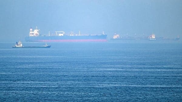 美军空袭伊朗140处目标 伊朗报复多个海湾国家(图)