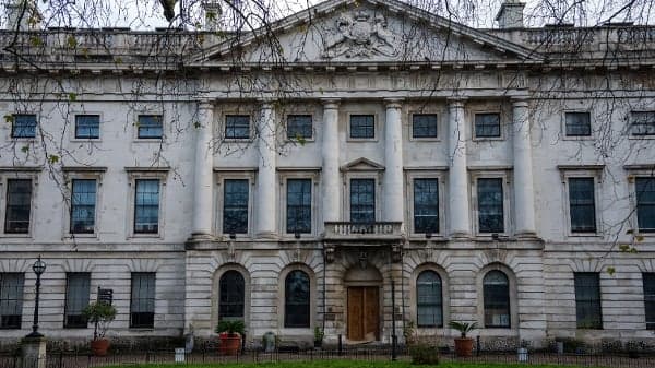 英国批准中国超级使馆 遭当地居民告上法院(图)