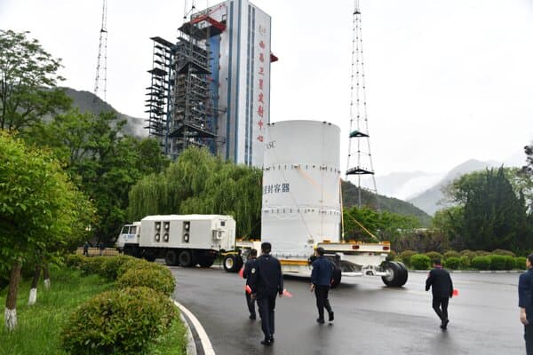 中国发射“天问二号”,启动小行星探测采样任务