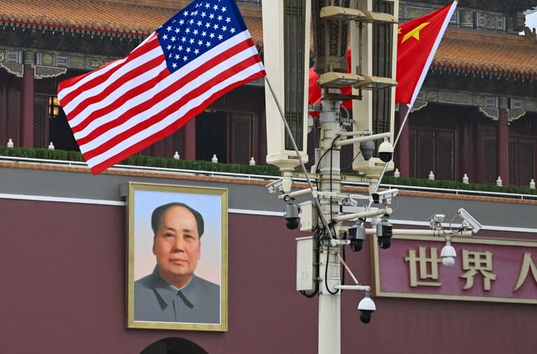 中国驱逐一名《纽约时报》记者,美国吊销新华社记者签证