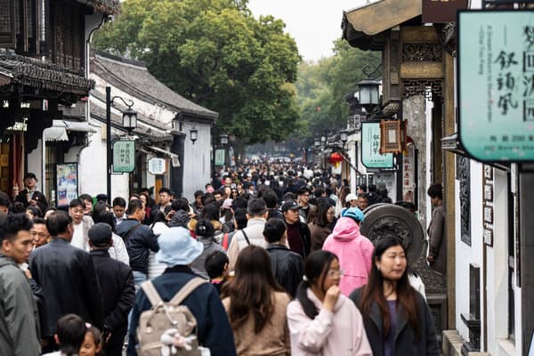 中国消费支出进一步放缓,月度零售额疫情后首次下降