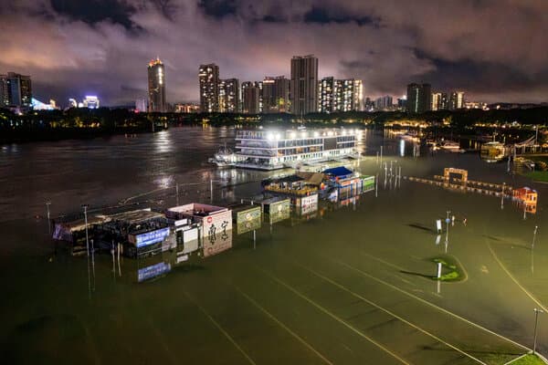 台风“美莎克”引发洪灾,广西横州两座水库决堤