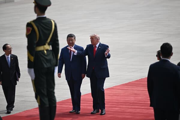 特朗普“怒斥”中国,但仍寻求与习近平建立良好关系