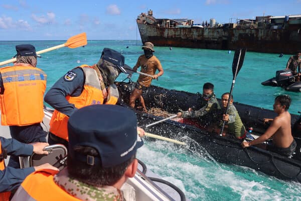 南海冲突再起:菲律宾称中国海警打伤该国水兵